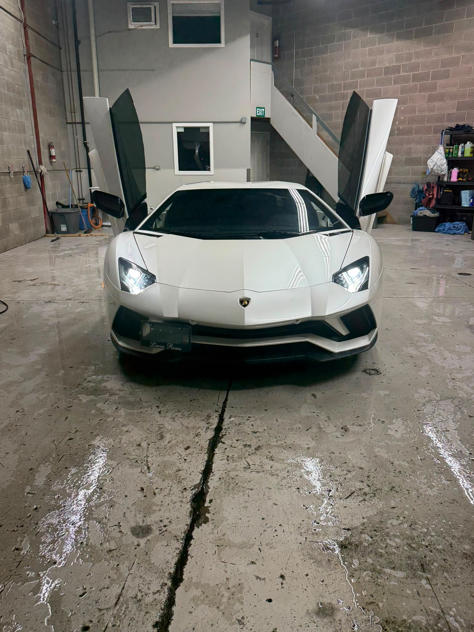 Lamborghini Aventador S — Head-On Scissor Doors Open